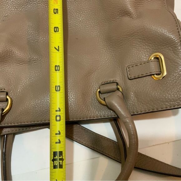 Authentic Michael Kors Hamilton Satchel Beautiful taupe "Dark Dune"color soft - Picture 10 of 16